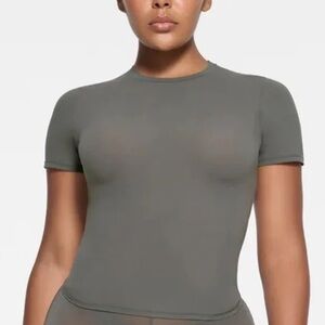 SKIMS NWT fits everybody short sleeve gunmetal